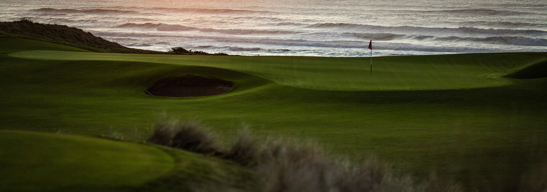 Golf course overlooking the Pacific ocean